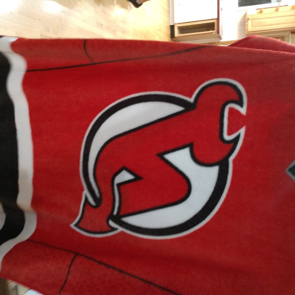 Devils throw blanket - Picture 2 of 2